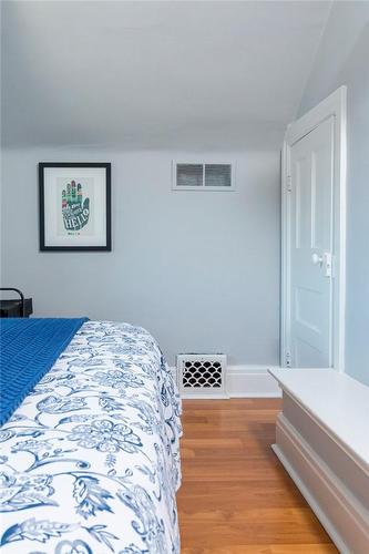 296 Balmoral Avenue N, Hamilton, ON - Indoor Photo Showing Bedroom