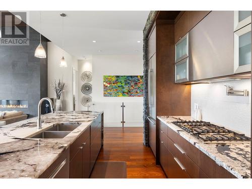 920 Stockley Street, Kelowna, BC - Indoor Photo Showing Kitchen With Double Sink With Upgraded Kitchen