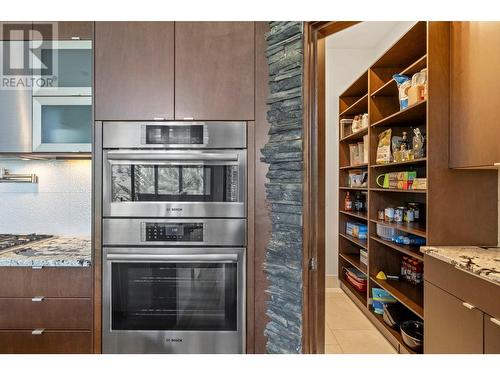 920 Stockley Street, Kelowna, BC - Indoor Photo Showing Kitchen