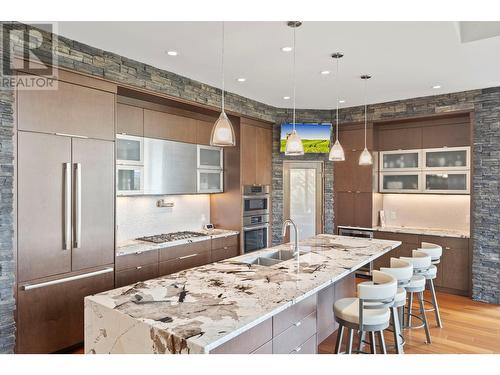 920 Stockley Street, Kelowna, BC - Indoor Photo Showing Kitchen With Upgraded Kitchen