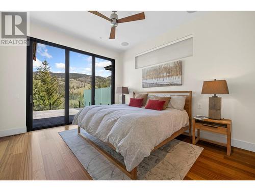 920 Stockley Street, Kelowna, BC - Indoor Photo Showing Bedroom