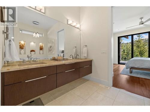 920 Stockley Street, Kelowna, BC - Indoor Photo Showing Bathroom