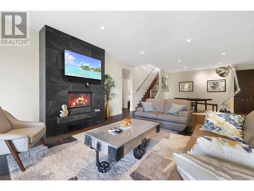 920 Stockley Street, Kelowna, BC - Indoor Photo Showing Living Room With Fireplace