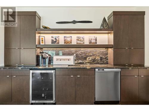 920 Stockley Street, Kelowna, BC - Indoor Photo Showing Kitchen