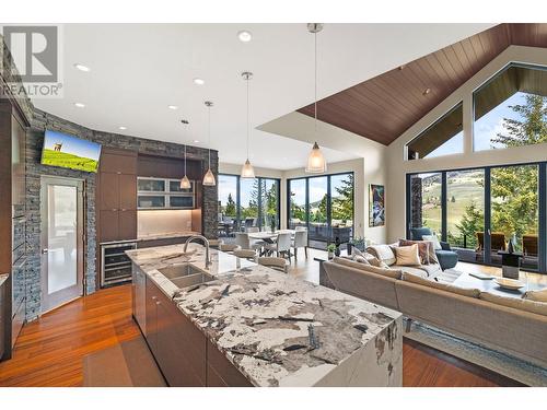 920 Stockley Street, Kelowna, BC - Indoor Photo Showing Kitchen With Double Sink With Upgraded Kitchen