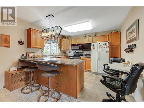 1255 Raymer Avenue Unit# 573, Kelowna, BC - Indoor Photo Showing Kitchen