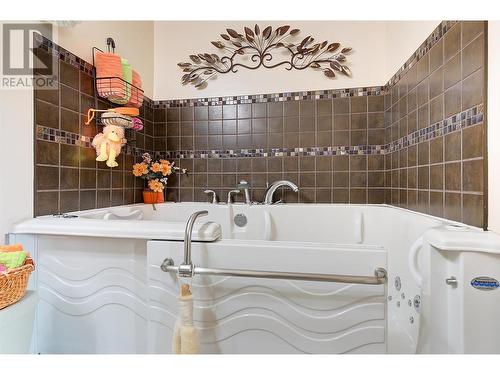 1255 Raymer Avenue Unit# 573, Kelowna, BC - Indoor Photo Showing Bathroom