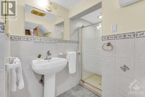 97 Reid Avenue, Ottawa, ON - Indoor Photo Showing Bathroom