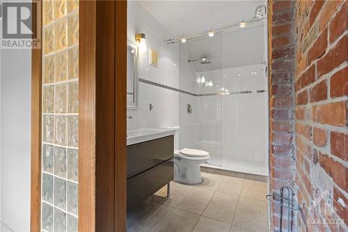 140 King Street E, Brockville, ON - Indoor Photo Showing Bathroom