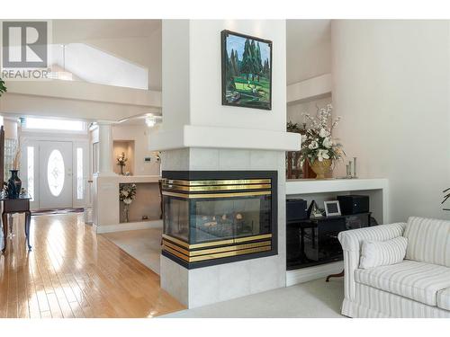 2602 Golf Course Drive, Blind Bay, BC - Indoor Photo Showing Living Room