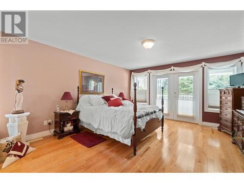 2602 Golf Course Drive, Blind Bay, BC - Indoor Photo Showing Dining Room With Fireplace