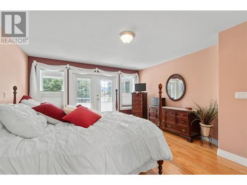 2602 Golf Course Drive, Blind Bay, BC - Indoor Photo Showing Bedroom