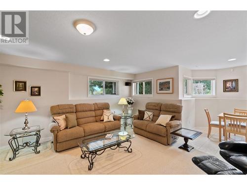2602 Golf Course Drive, Blind Bay, BC - Indoor Photo Showing Living Room
