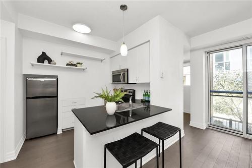 58 Macaulay Avenue|Unit #302, Toronto, ON - Indoor Photo Showing Kitchen