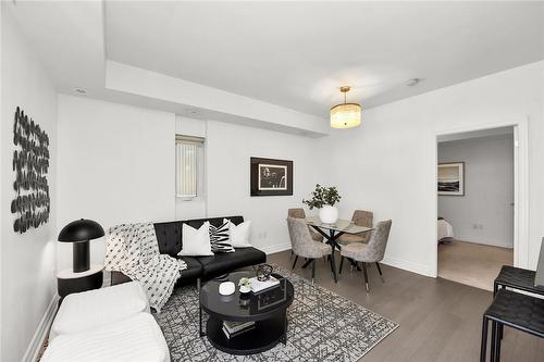 58 Macaulay Avenue|Unit #302, Toronto, ON - Indoor Photo Showing Living Room