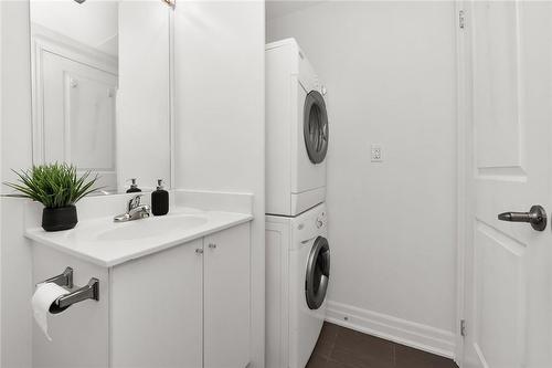 58 Macaulay Avenue|Unit #302, Toronto, ON - Indoor Photo Showing Laundry Room