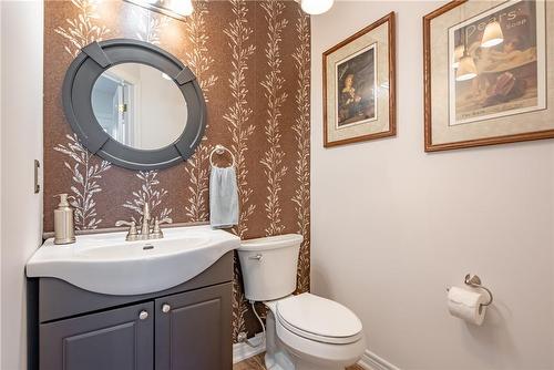 81 Blue Sky Trail, Waterdown, ON - Indoor Photo Showing Bathroom