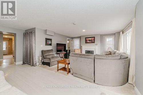 20 Grandview Avenue, Cambridge, ON - Indoor With Fireplace