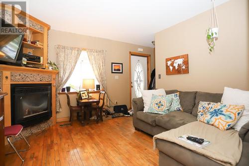 124 Trelawne Ave, Sault Ste. Marie, ON - Indoor Photo Showing Living Room With Fireplace