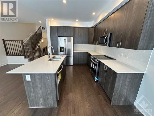 92 Nettle Crescent, Ottawa, ON - Indoor Photo Showing Kitchen With Stainless Steel Kitchen With Double Sink With Upgraded Kitchen