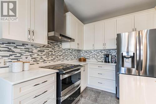 45 Bellagio Avenue, Hamilton, ON - Indoor Photo Showing Kitchen With Upgraded Kitchen
