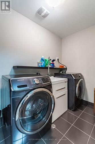 45 Bellagio Avenue, Hamilton, ON - Indoor Photo Showing Laundry Room