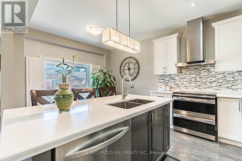 45 Bellagio Avenue, Hamilton, ON - Indoor Photo Showing Kitchen With Double Sink With Upgraded Kitchen