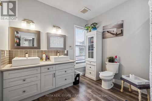358 Davis Street, Sarnia, ON - Indoor Photo Showing Bathroom