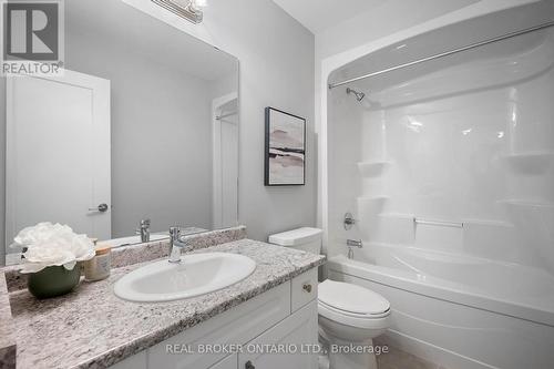 190 Rockledge Drive, Hamilton, ON - Indoor Photo Showing Bathroom