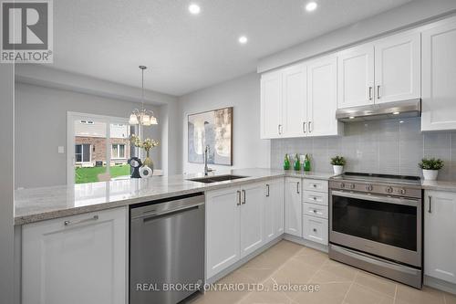 190 Rockledge Drive, Hamilton, ON - Indoor Photo Showing Kitchen With Upgraded Kitchen