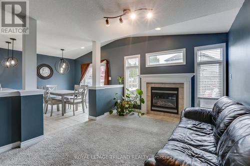 770 Reeves Avenue, London, ON - Indoor Photo Showing Living Room With Fireplace