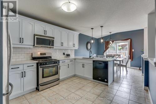 770 Reeves Avenue, London, ON - Indoor Photo Showing Kitchen With Upgraded Kitchen