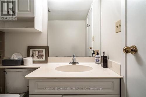 305 - 23 Main Street, Hamilton, ON - Indoor Photo Showing Bathroom