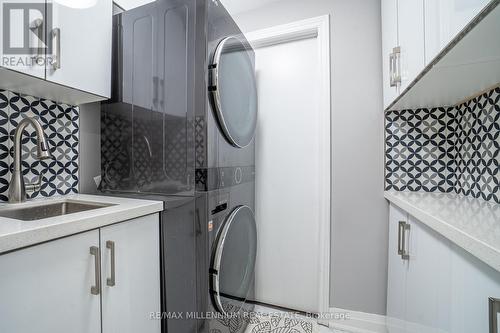3239 Pinemeadow Drive, Burlington, ON - Indoor Photo Showing Laundry Room