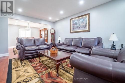 3239 Pinemeadow Drive, Burlington, ON - Indoor Photo Showing Living Room