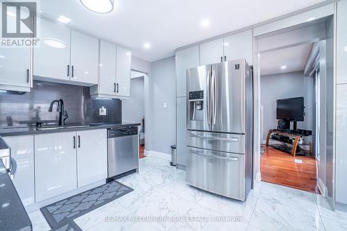 3239 Pinemeadow Drive, Burlington, ON - Indoor Photo Showing Kitchen With Stainless Steel Kitchen