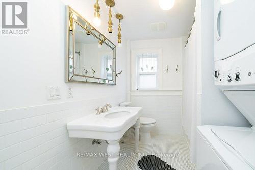 145 Springhurst Avenue, Toronto, ON - Indoor Photo Showing Bathroom