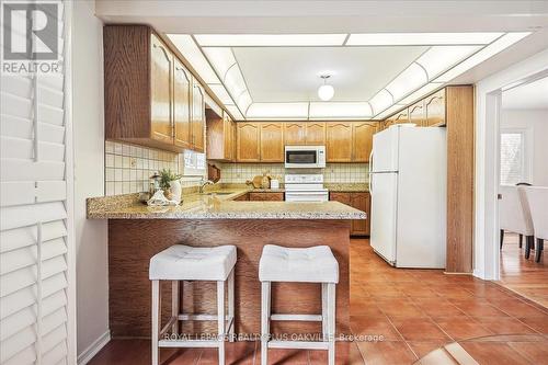 117 Warner Drive, Oakville, ON - Indoor Photo Showing Kitchen