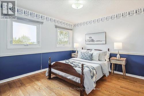 117 Warner Drive, Oakville, ON - Indoor Photo Showing Bedroom