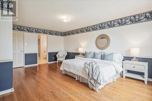 117 Warner Drive, Oakville, ON - Indoor Photo Showing Bedroom