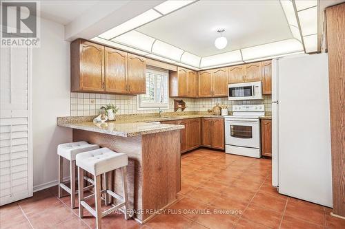 117 Warner Drive, Oakville, ON - Indoor Photo Showing Kitchen