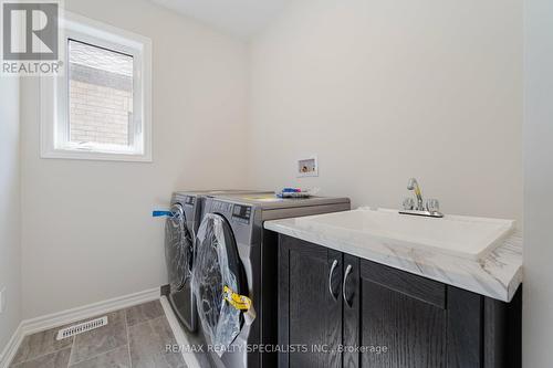 32 Camino Real Drive, Caledon, ON - Indoor Photo Showing Laundry Room