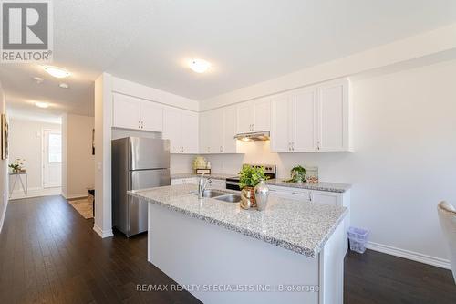 32 Camino Real Drive, Caledon, ON - Indoor Photo Showing Kitchen With Double Sink With Upgraded Kitchen