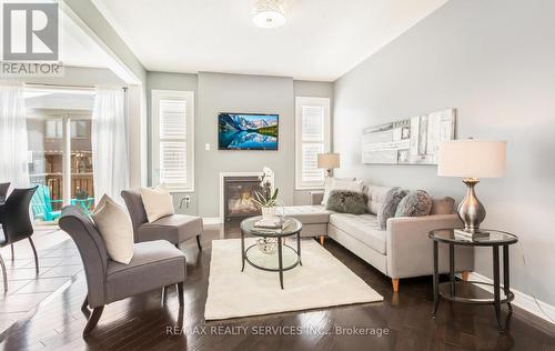 30 Fieldstone Lane Avenue, Caledon, ON - Indoor Photo Showing Living Room With Fireplace