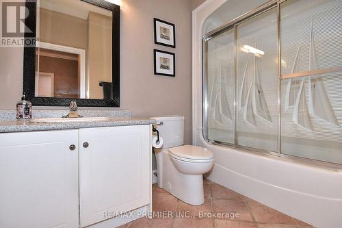 9661 Bathurst Street, Richmond Hill, ON - Indoor Photo Showing Bathroom