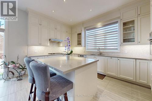 70 Bond Crescent, Richmond Hill, ON - Indoor Photo Showing Kitchen With Upgraded Kitchen