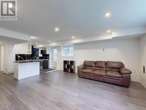 2027 Webster Boulevard, Innisfil, ON - Indoor Photo Showing Living Room