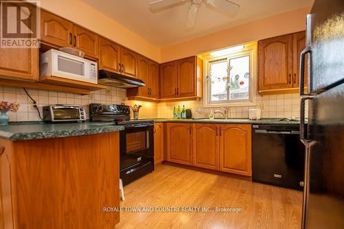 18 Corneil Street, Kawartha Lakes, ON - Indoor Photo Showing Kitchen