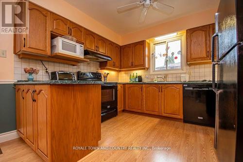 18 Corneil Street, Kawartha Lakes, ON - Indoor Photo Showing Kitchen