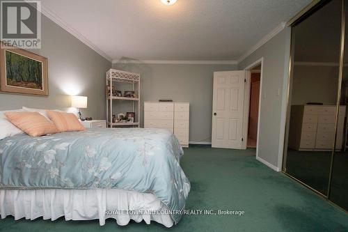 18 Corneil Street, Kawartha Lakes, ON - Indoor Photo Showing Bedroom